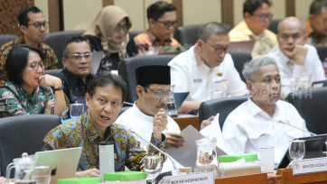 Raker Menkes dengan Komisi IX DPR Bahas Kuota Penerima Bantuan Iuran JKN