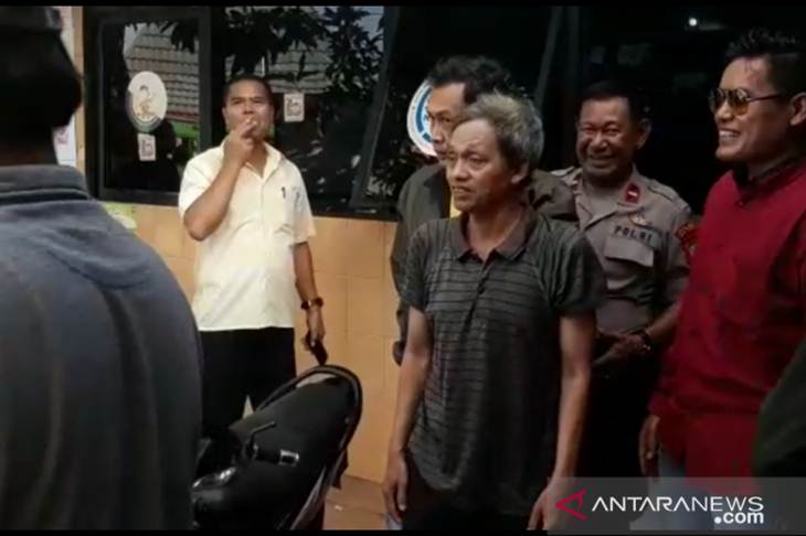 Polsek Tanjung Duren membekuk salah satu pengemudi ojek pangkalan (opang) yang berupaya memeras penumpangnya dengan tarif tak masuk akal di Jakarta, Jumat (21/2/2020). (ANTARA/HO-Polres Metro Jakarta Barat)