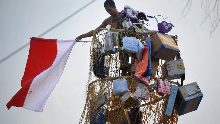 Serunya Lomba Panjat Pinang di Wilayah Perbatasan RI
