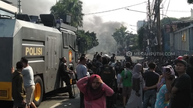 Sisa Trauma Warga Petamburan Kala Aparat Brimob Melepas Lelah