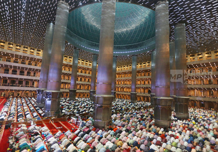 Ribuan Umat Muslim Shalat Tarawih Pertama Ramadan 1447 Hijriyah di Masjid Istiqlal Jakarta