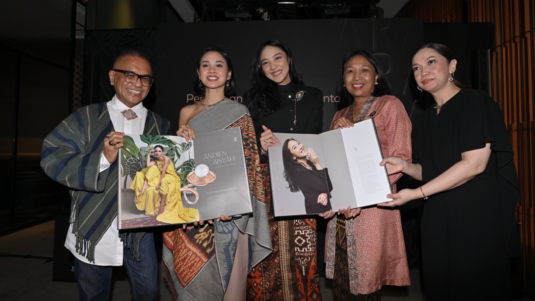 Samuel Wattimena Rangkum Kekayaan Perhiasan Indonesia dalam Buku Nusantara
