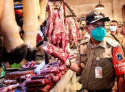 Jelang Imlek, Wali Kota Jakpus Sidak ke Penjual Daging di Pasar Senen