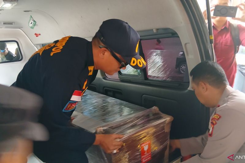 Jenazah ABK Kapal Ditumpangi Jurnalis Hilang di Selat Sunda Dijemput Bupati di Bandara Soekarno Hatta