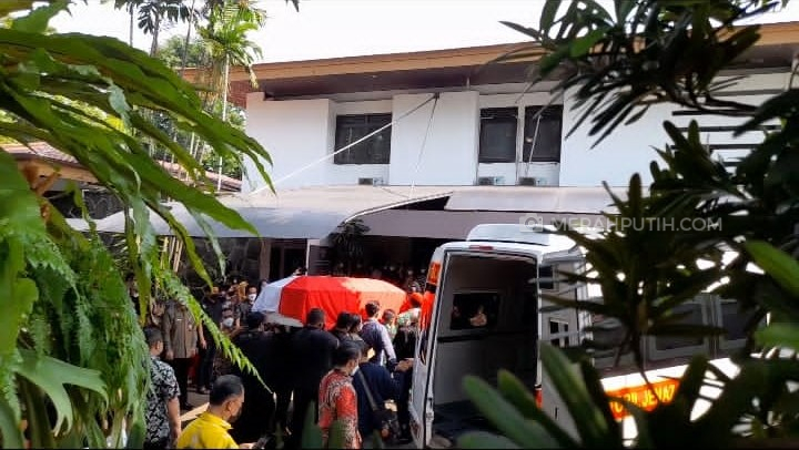 Jenazah Tjahjo Kumolo Tiba di Rumah Duka Widya Chandra