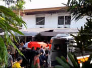 Jenazah Tjahjo Kumolo Tiba di Rumah Duka Widya Chandra
