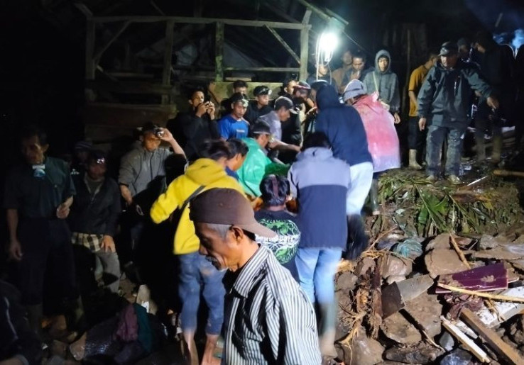 Satu Keluarga Tewas Tertimbun Tanah Longsor di Garut Jawa Barat