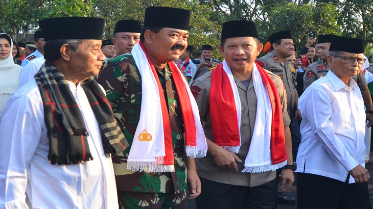 Panglima TNI bersama Kapolri Jenderal Tito Karnavian