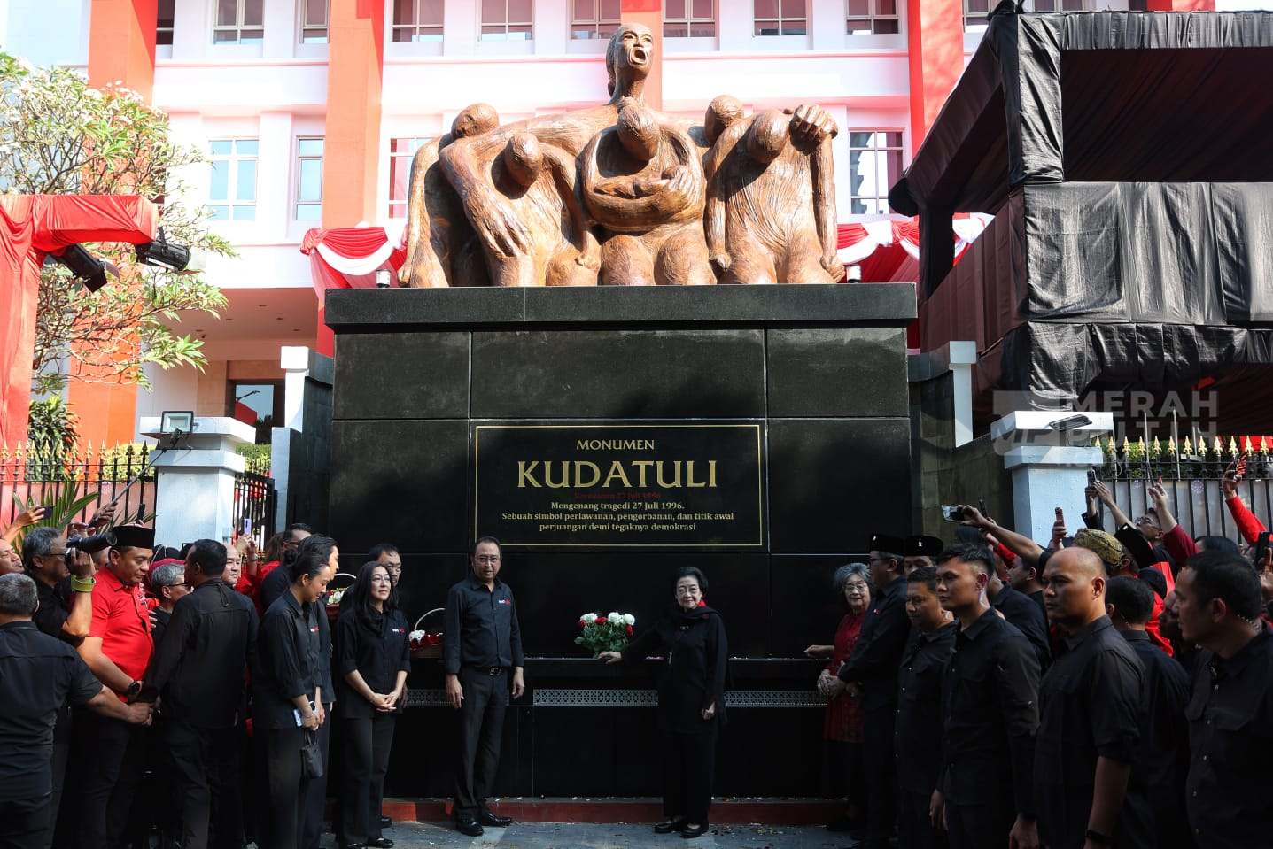 Megawati Resmikan Monumen Kudatuli, Tegaskan Api Perjuangan tak Padam