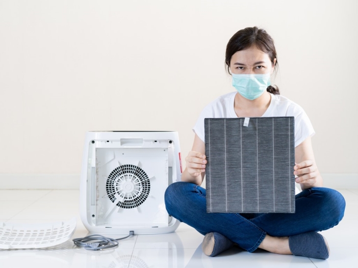 Rajinlah mengganti filter air purifier (Foto: 123RF/Chayatorn Laorattanavech)
