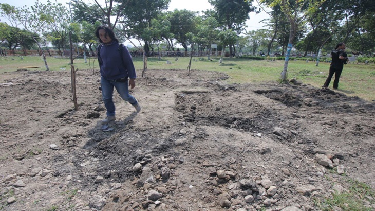 Liang lahat untuk jenazah terduga teroris ditutup kembali