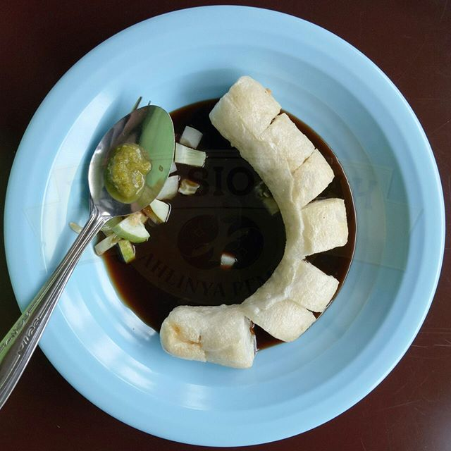 Pempek Palembang. (Instagram/pempekenak.jakarta)