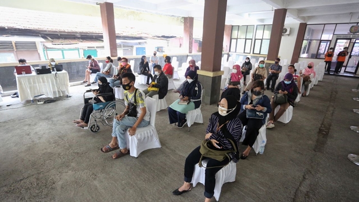Warga Bandung Usia 18 Tahun ke Atas Bisa Divaksin di Puskesmas Terdekat