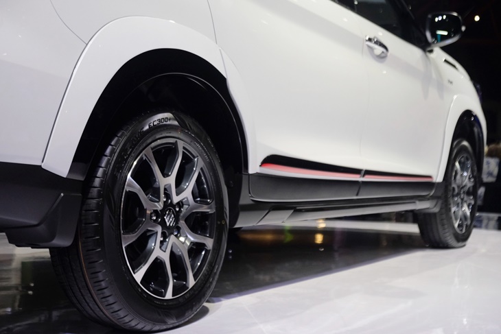 Suzuki Perkenalkan XL7 Alpha di IIMS 2022