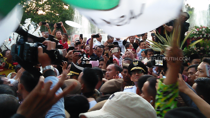Kedatangan Anies-Sandi di Balai Kota Disambut Budaya Betawi
