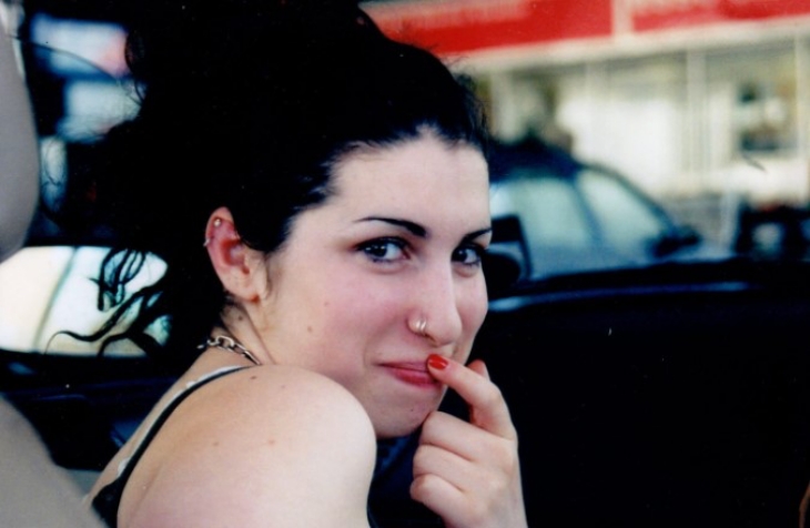Pembuatan Biopik Amy Winehouse Tak Mengantongi Izin dari Ayahnya, Mengapa?