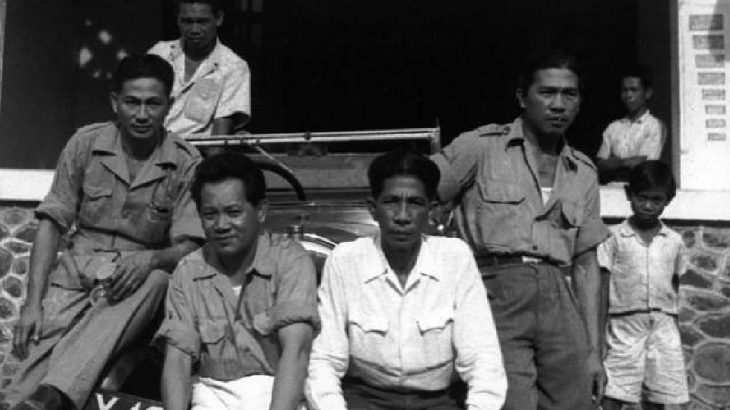 Para pendiri IPPHOS (kiri-kanan): Frans "Nyong" Umbas, Alex Mendur, Justus Umbas, dan Alex Mamusung.  (IPPHOS).
