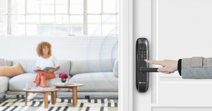 Tingkatkan Keamanan Hunian dengan Smart Lock dan Kamera Wi-Fi Outdoor