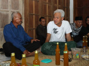 Ganjar Kembali Nginap di Rumah Warga, Ngewedang dan Minum Jamu Bersama