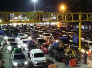 Ribuan Kendaraan Mobil Padati Pelabuhan Bakauheni