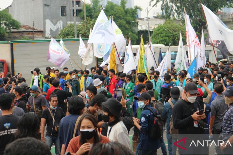 Mahasiswa Demo RKUHP di Gedung DPR, Polisi Awasi Penyusup