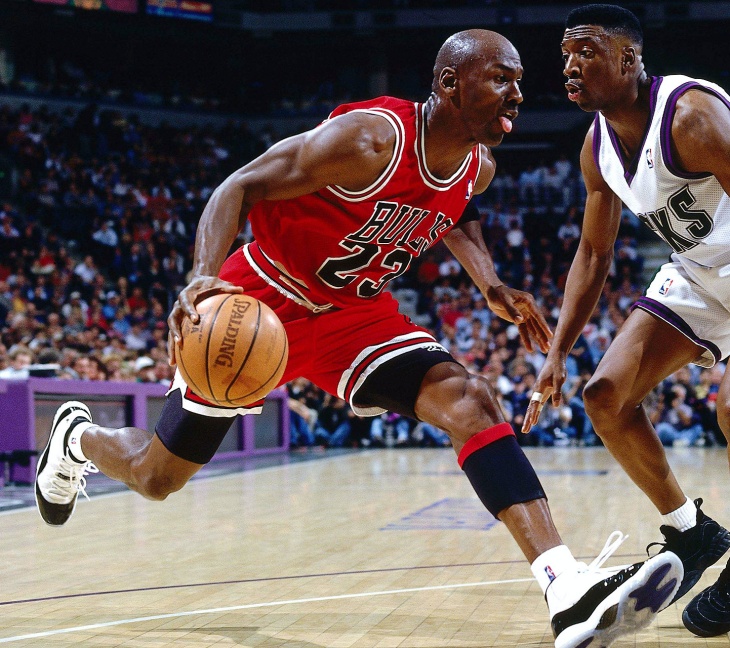 Michael Jordan menggunakan Air Jordan XI Concord. (Foto: Nice Kicks) 