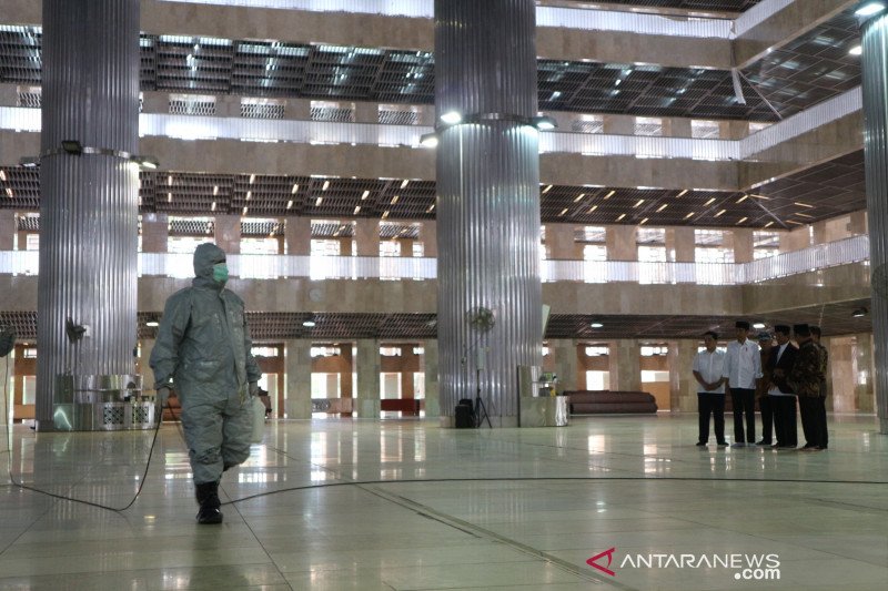 disinfektan masjid istiqlal