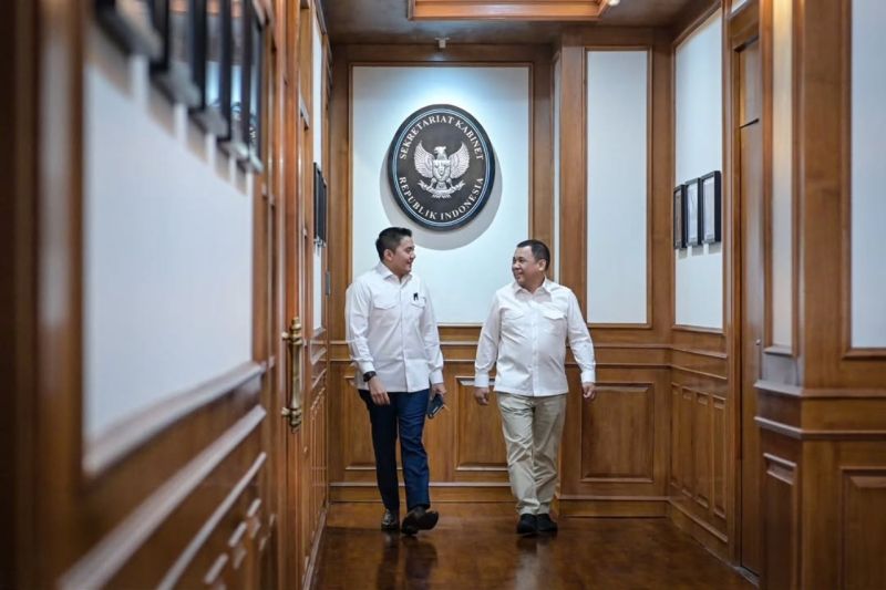 Seskab Teddy Bertemu Haji Isam Bahas Investasi Diberbagai Sektor