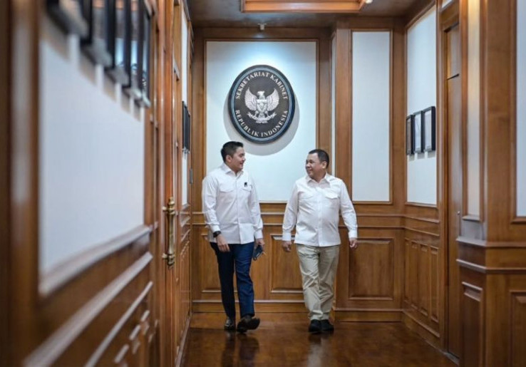 Terima Haji Isam, Seskab Teddy Dorong Investasi Sehat Dunia Usaha