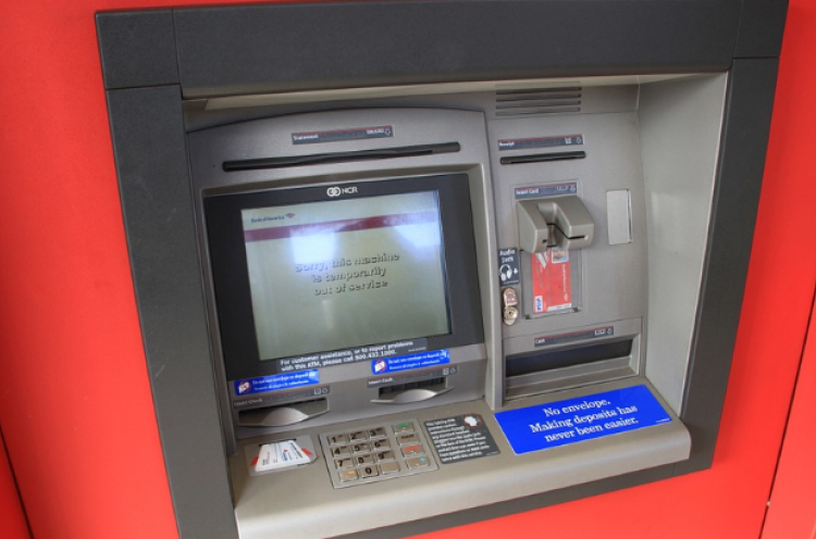 Tips Aman Ambil Uang di ATM 