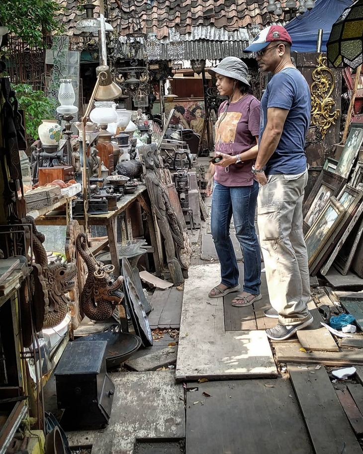 Pasar barang antik Jalan Surabaya. (Foto: instagram.com/bagus_soehadijono)