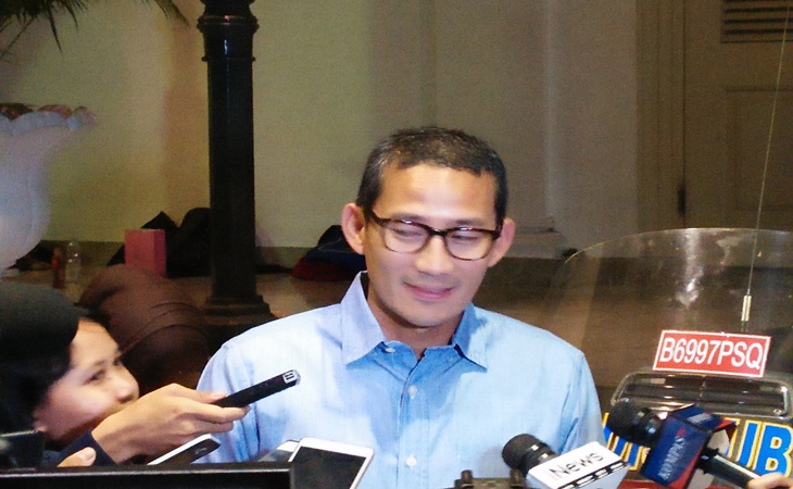Spanduk AHY dan Dirinya Terpasang di JPO Stasiun Gambir, Begini Reaksi Sandi
