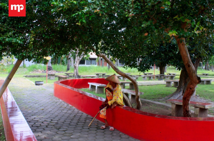 Sepi Pengunjung, Pengemis Klenteng Gantungkan Nasibnya di Pohon Sianto