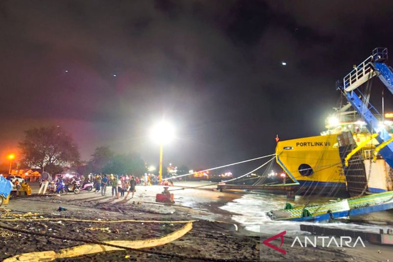 Basarnas Terjunkan Kapal RIG Cari Korban KMP Tunu Pratama Jaya di Selat Bali