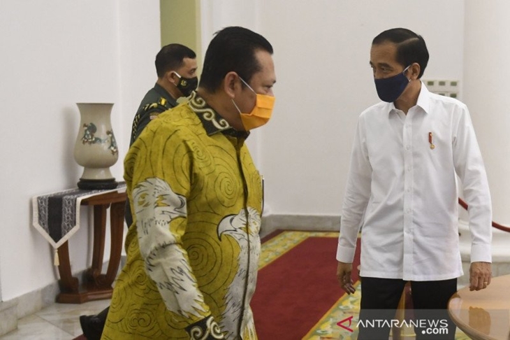 Presiden Joko Widodo (Jokowi) menerima pimpinan MPR RI di Istana Kepresidenan Bogor, Rabu (8/7/2020). (ANTARA/Akbar Nugroho Gumay)