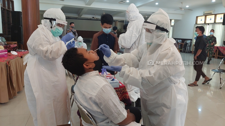 Gibran Pergoki SMP Al-Irsyad Gelar PTM, Siswa dan Guru Langsung Dites Swab