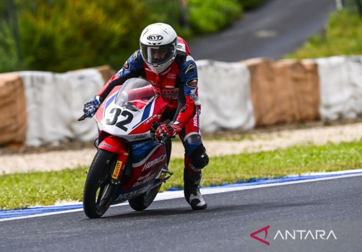 Manuver Kemenangan Pembalap Indonesia Kiandra di Lap Terakhir MotoGP Rokie GP Spanyol