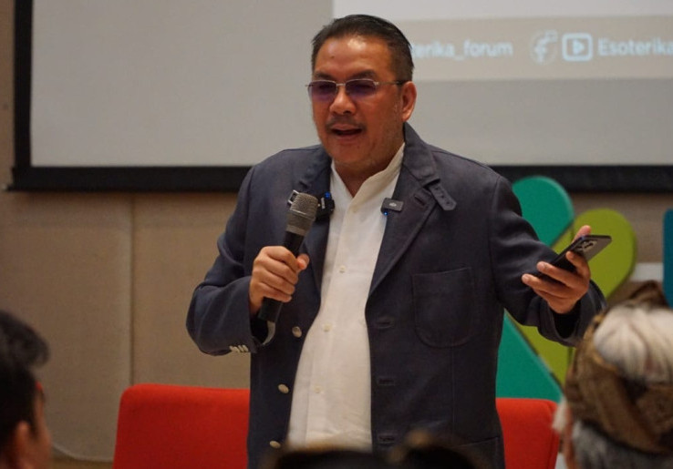 Ahmad Tohari, Esther Haluk, dan Murdiono Mokoginta Sabet Penghargaan Penulis 2024