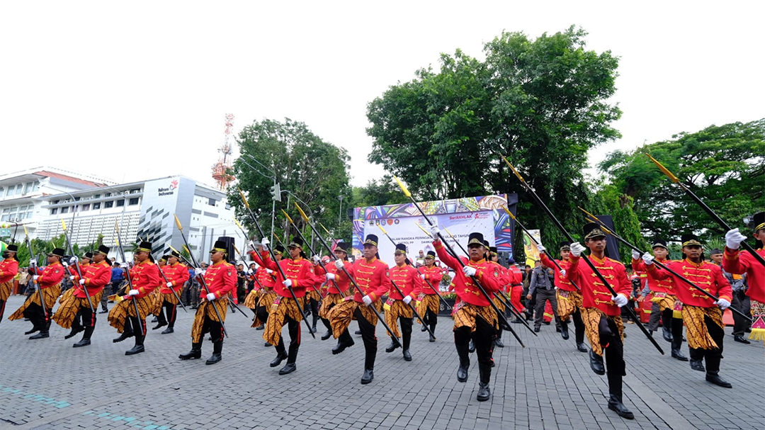 Kirab Ramaikan Puncak Peringatan HUT Satpol, Damkar, Satlinmas Jateng di Solo