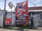 Tak Patuhi Aturan KPU, Satpol PP Tertibkan Ratusan APK Milik Gibran dan Bajo
