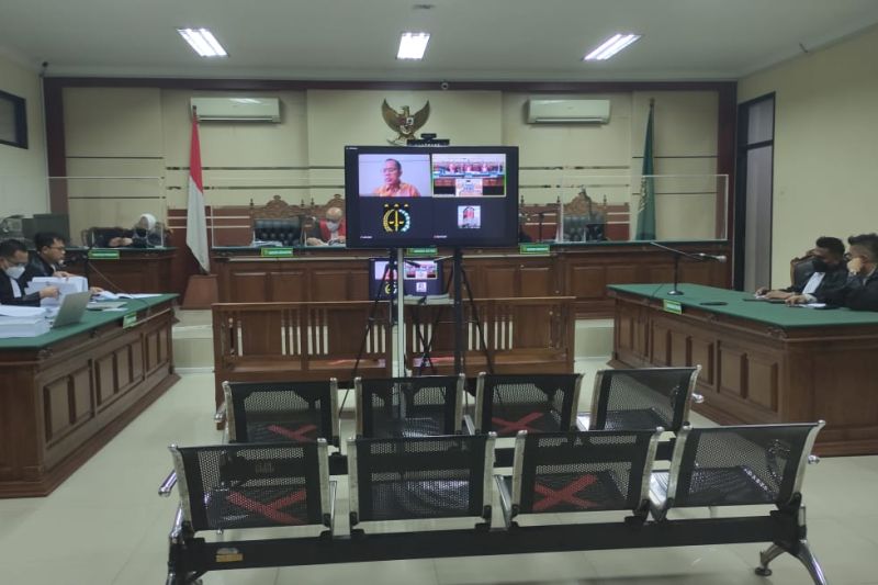 Hakim Itong Isnaeni Dituntut 7 Tahun Penjara
