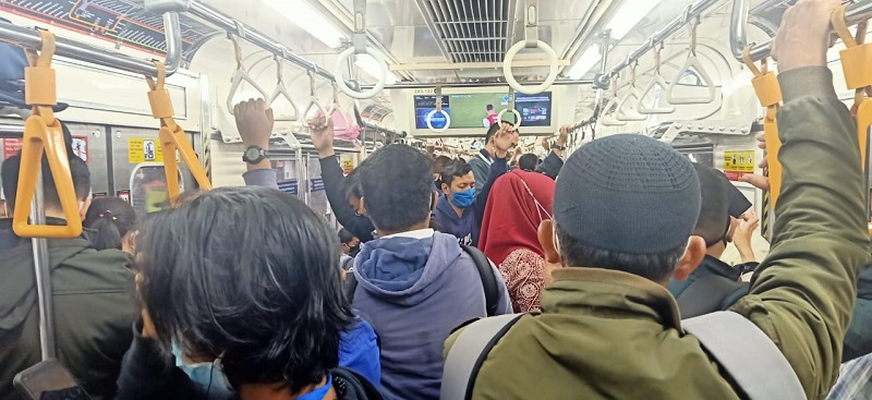 PPKM Darurat di Hari Pertama Kerja, Kapasitas di KRL Seperti Biasa Saja