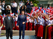 Bendera Merah Putih Biru Meriahkan Halaman Istana Negara, Sambutan Hangat Prabowo untuk Macron di Indonesia