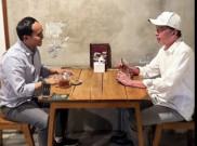 Dikasih Topi Logo Gajah, Jokowi Ngaku Ngomong Banyak Hal Dengan Dengan Sekjen PSI