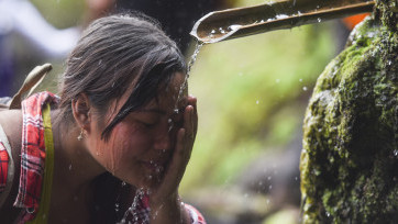 Menuju Mata Air Widodaren, Ritual Pengambilan Air Suci Suku Tengger
