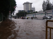 Underpass Senen Banjir Setinggi 2 Meter, Lalin Dialihkan