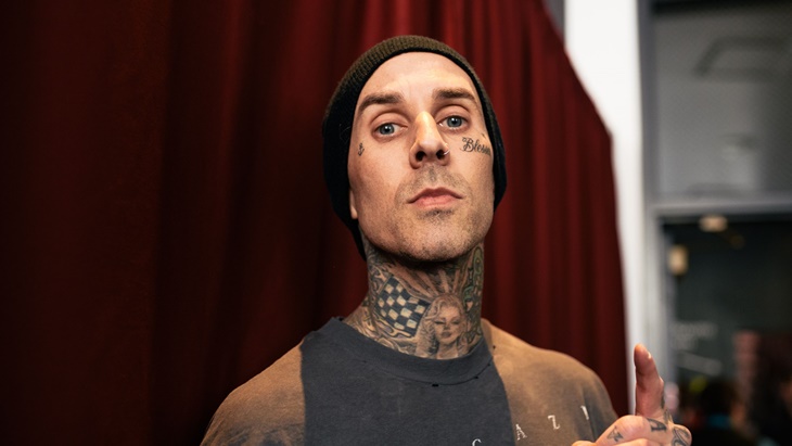 Sempat Trauma, Travis Barker Berencana Naik Pesawat Lagi