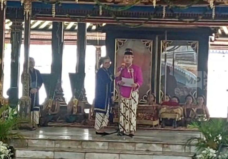 Hamengkunegoro Menjadi PB XIV: Sumpah, Sabda Dalem, dan Kirab Agung Warnai Penobatan