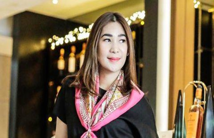 Istri Andre Taulany Rien Wartia Trigina