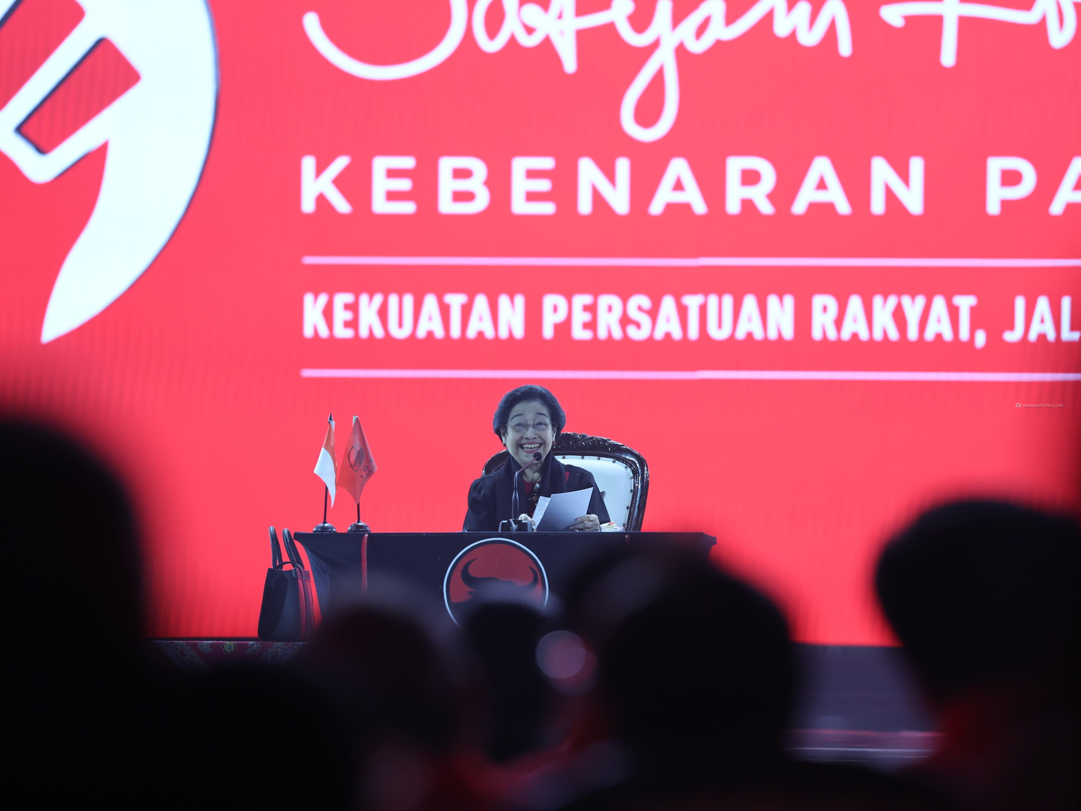 Megawati Berkelakar Tawari Puan Jadi Ketum PDIP, tapi Tukaran Jabatan